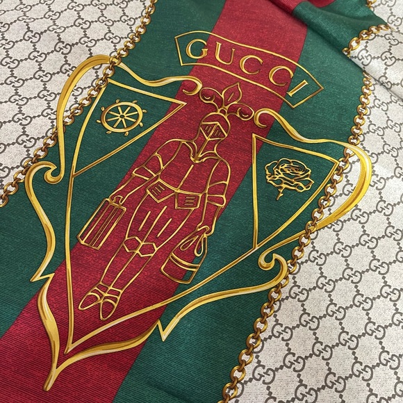 Gucci Crest Monogram Silk Shawl Scarf. - Picture 8 of 16